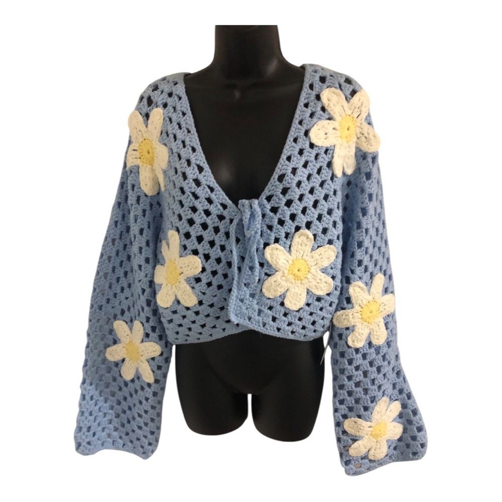 Luna ivy blue crochet oversized white daisy flower print bell sleeve cardigan